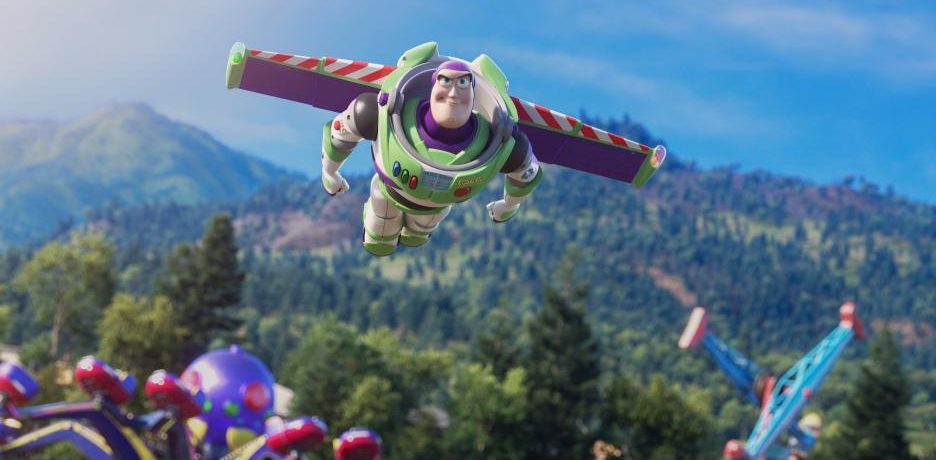 Buzz Lightyear Flying - Toy Story 4