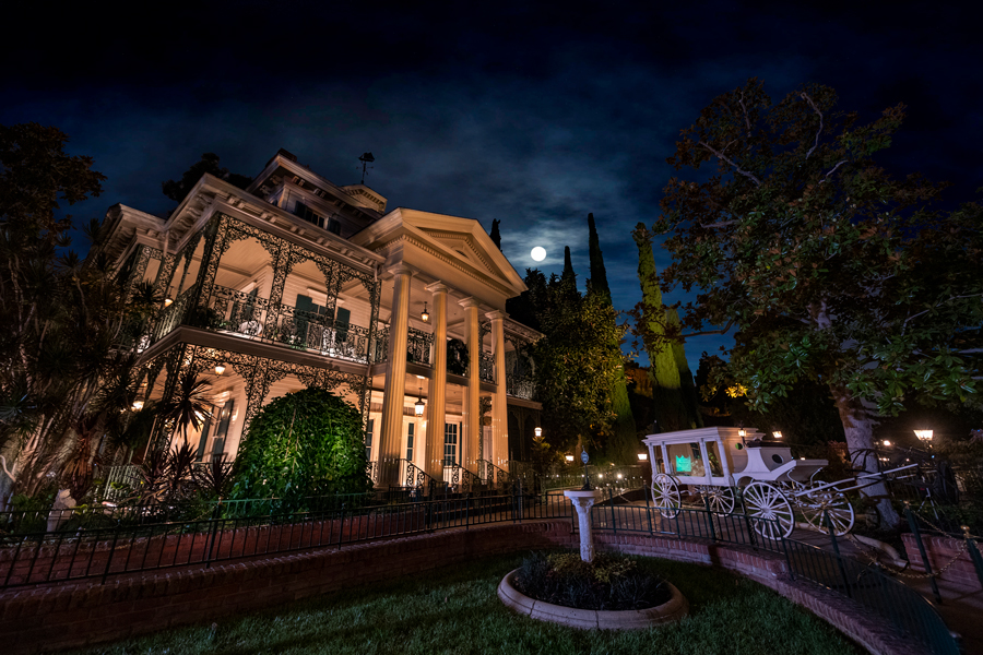 Haunted Mansion - Disneyland - Our Grim Grinning Guide To Disney's Haunted Mansions & Manors