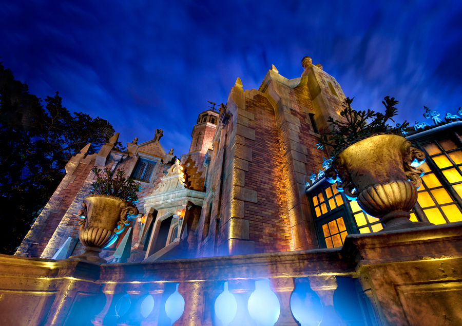 Haunted Mansion - Walt Disney World - Our Grim Grinning Guide To Disney's Haunted Mansions & Manors