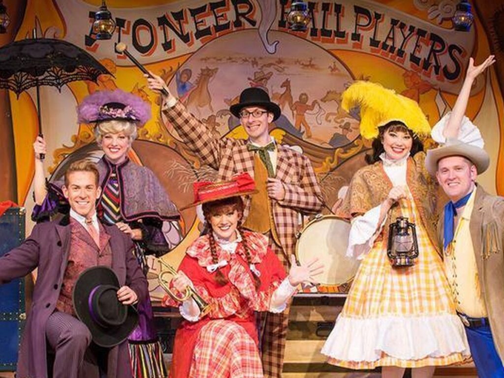 Cast picture of the Hoop Dee Doo Musical Revue - Disneyland Paris - 30 Years of Euro Disney Magic