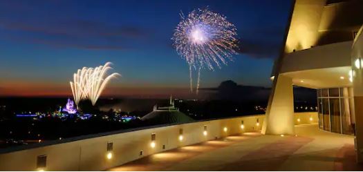 Top of the World Lounge at Bay Lake Tower has a new Dessert Party on Fridays