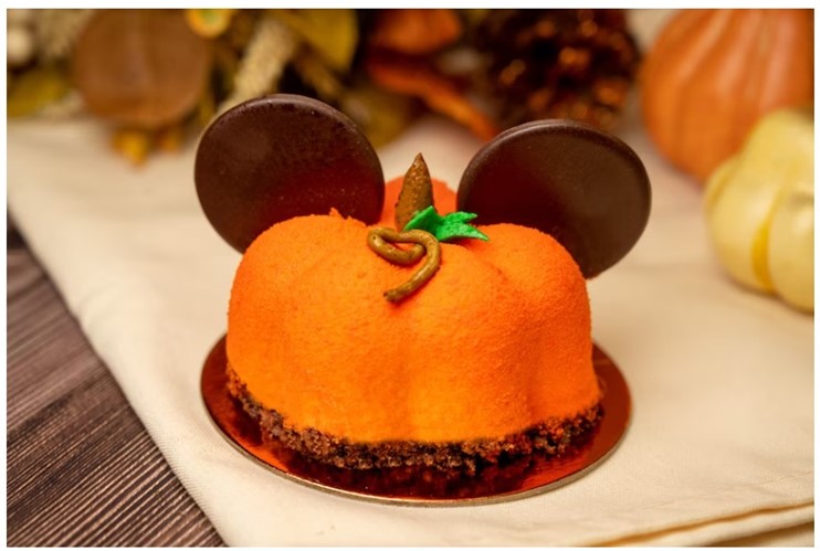 Mickey pumpkin cake